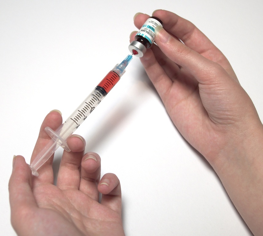 vaccine-needle-COVID-vaccination